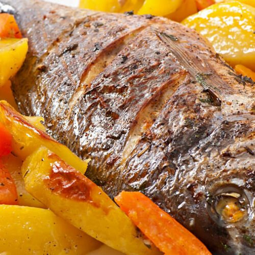 orata al cartoccio e patate al forno