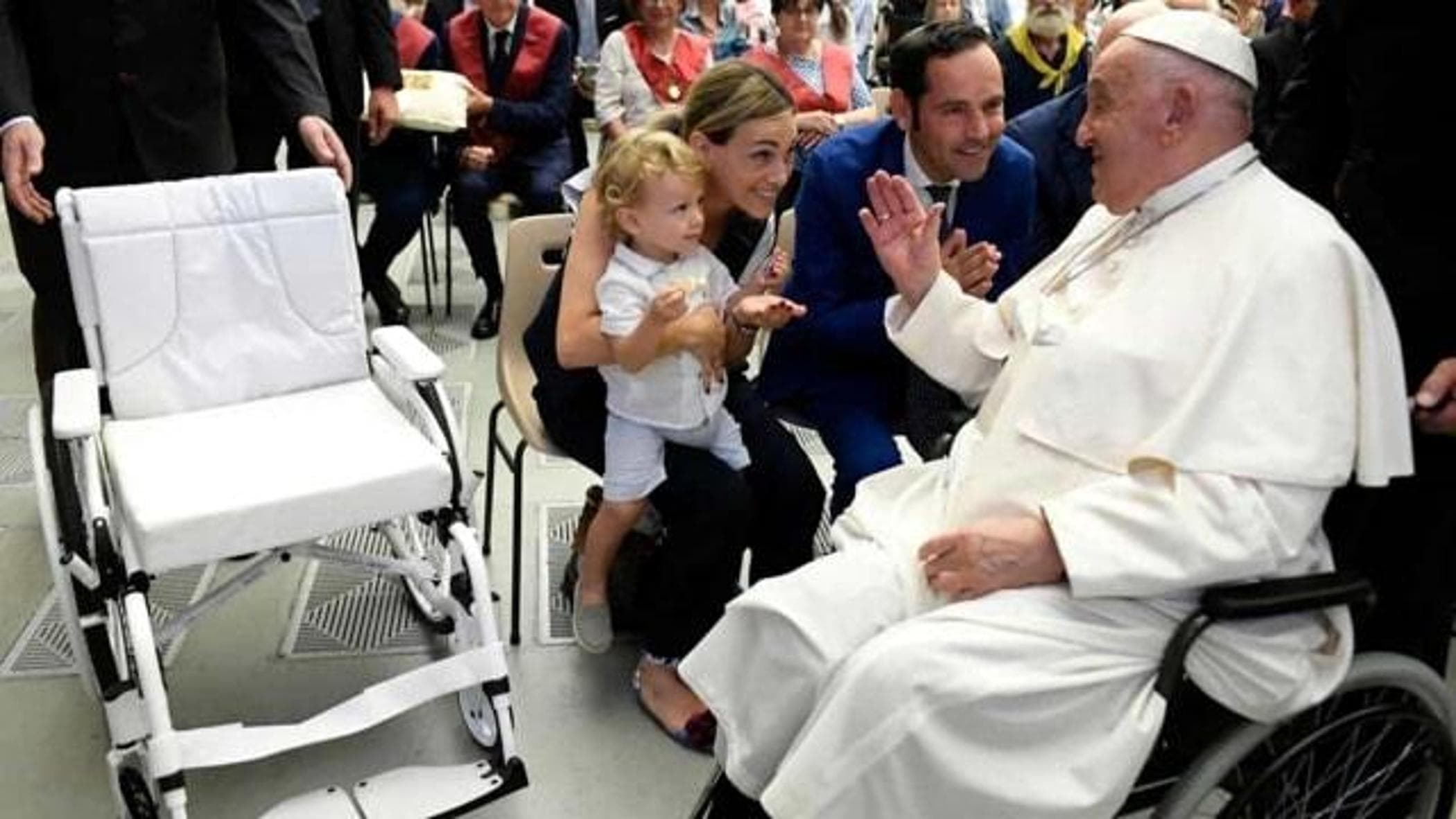 La nuova carrozzina bianca di Papa Francesco un capolavoro made in Frosinone