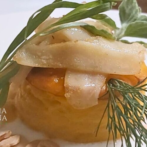 Flan di zucca "Delica" su fonduta di pecorino e seppia arrosto